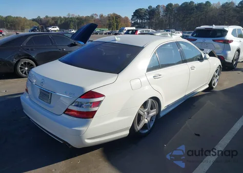 2008 Mercedes-Benz S 550 4Matic z USA, uszkodzony, nr VIN WDDNG86X38A193194